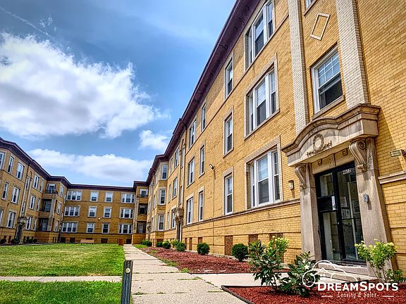 2nd image of 4616 S Lake Park Ave