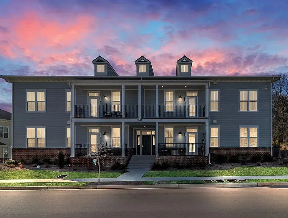 2 bed, 1156 sqft, $2,200 — Photo 1