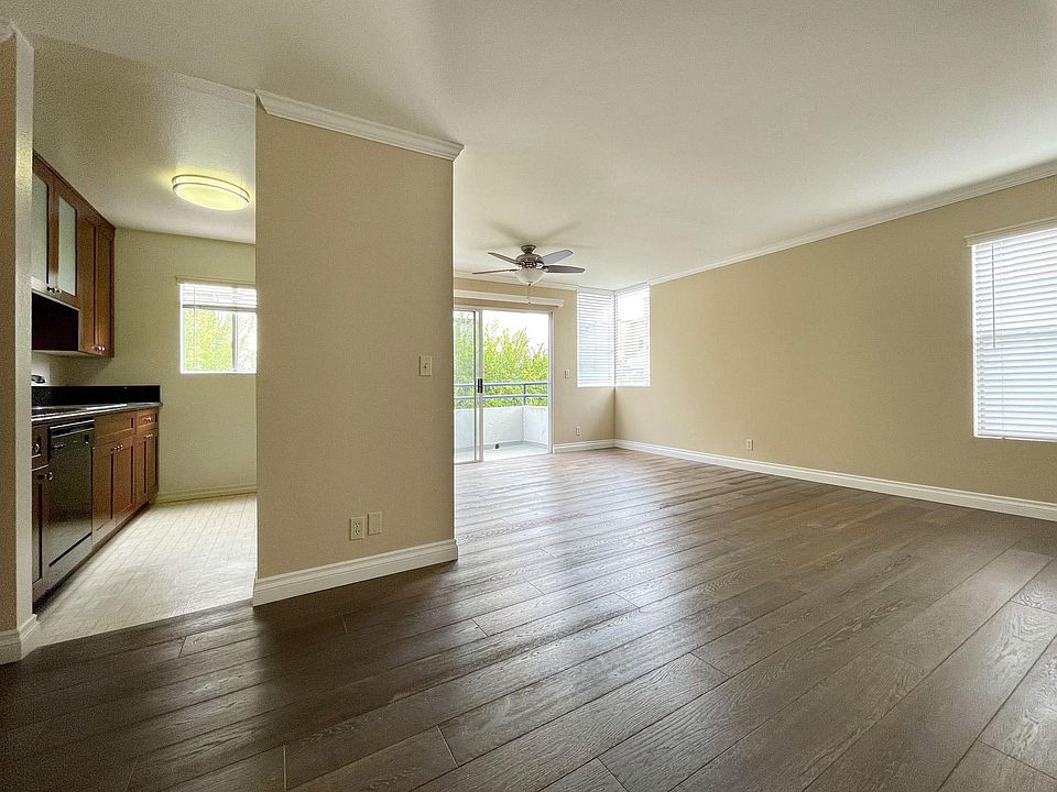 Bright, tastefully renovated 1 bedroom with private patio in Prime Studio City location!