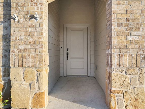 2nd image of 606 Chuck Wagon Dr