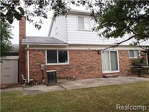 3rd image of 27471 Wyatt Ave