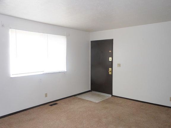 3rd image of 724 Patty Dr APT B