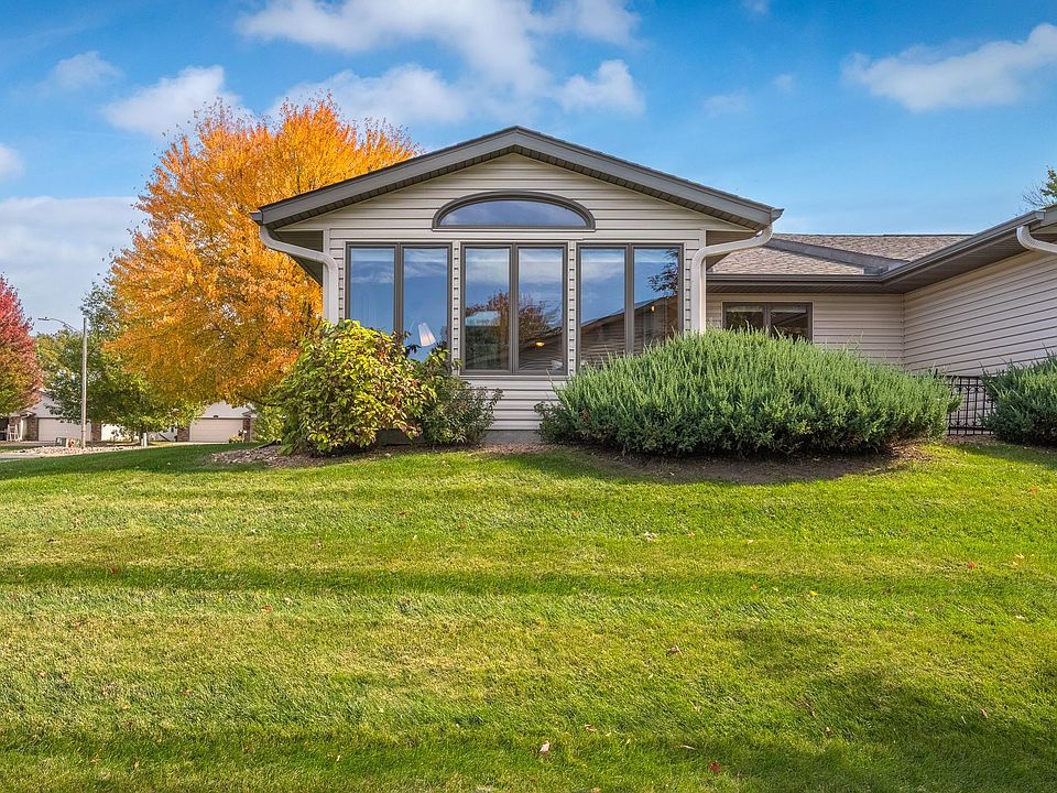 1st image of 749 Pondhurst Cir