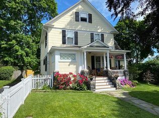 24 E Maple St, New Canaan, CT