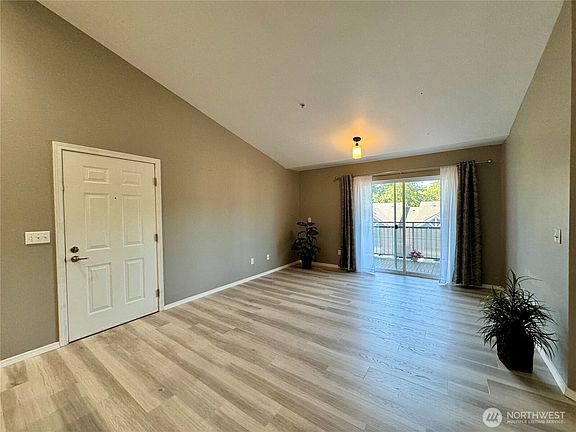 5th image of 1407 Evergreen Park Drive SW #303