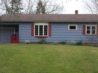 43 Meadow View Dr, Penfield, NY 14526