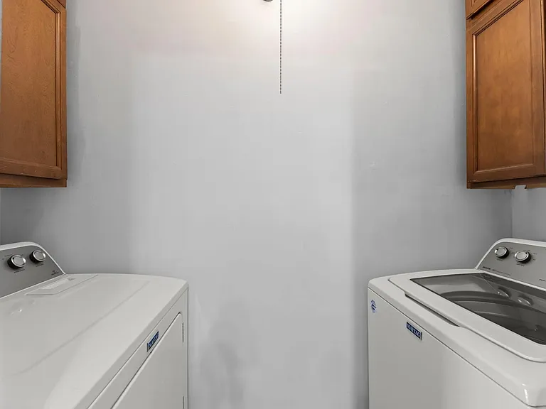 208 Glengarry Dr #302 — Photo 18