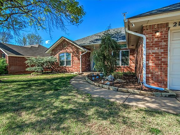 3rd image of 2117 Summer Hollow Ln