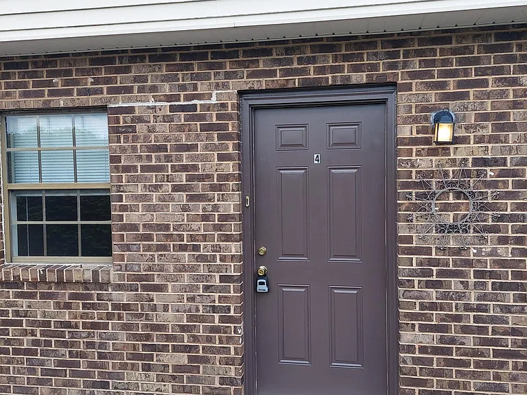 4 Country Meadow Ln — Photo 1