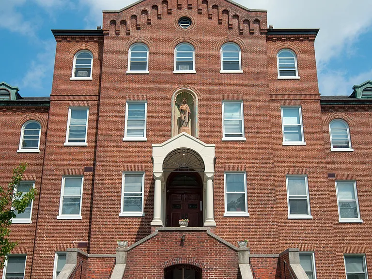 Clare Court — Photo 20