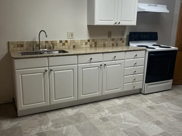 (undisclosed Address), West Springfield, MA 01089