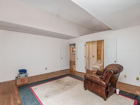 2nd image of 1598 Shady Cove Ln