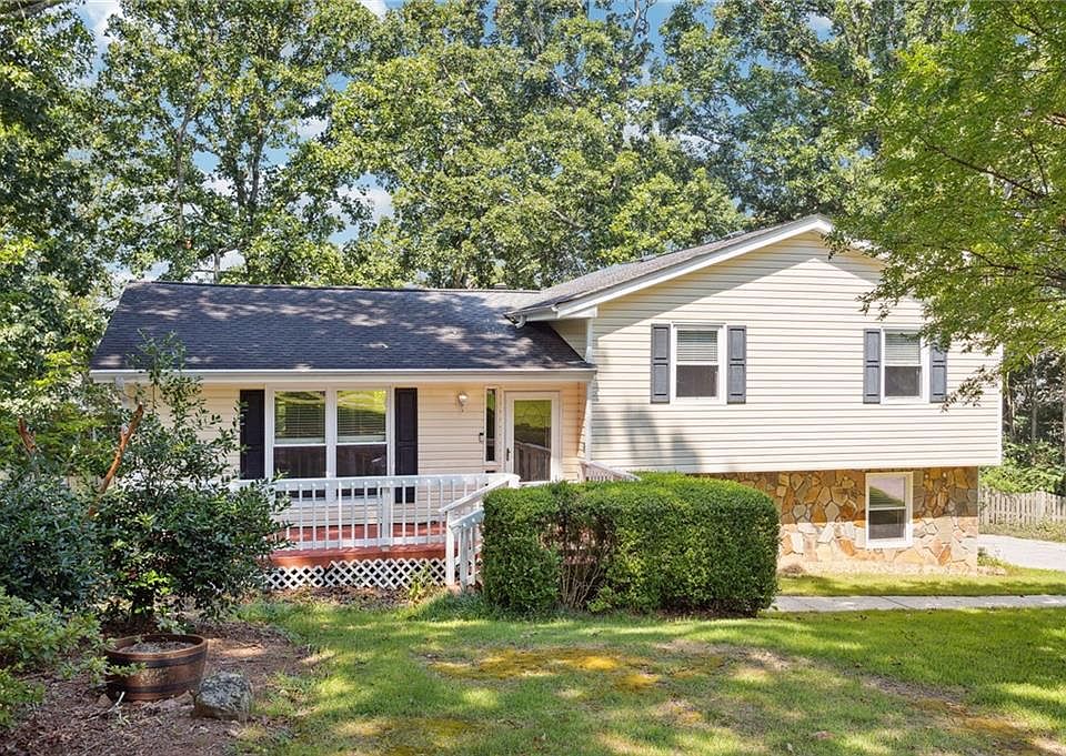 1st image of 3885 Easy Cir NE
