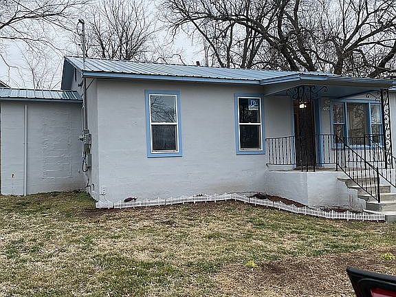 3rd image of 204 College St