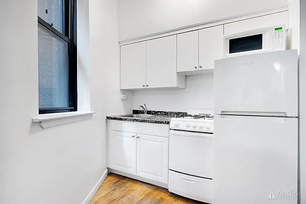 Rented by Anchor Associates | media 12