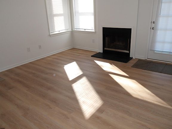 5th image of 700 N Franklin Blvd Unit 805