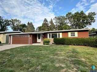 3112 S Lyndale Ave, Sioux Falls, SD 57105