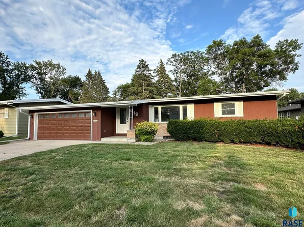 3112 S Lyndale Ave, Sioux Falls, SD 57105