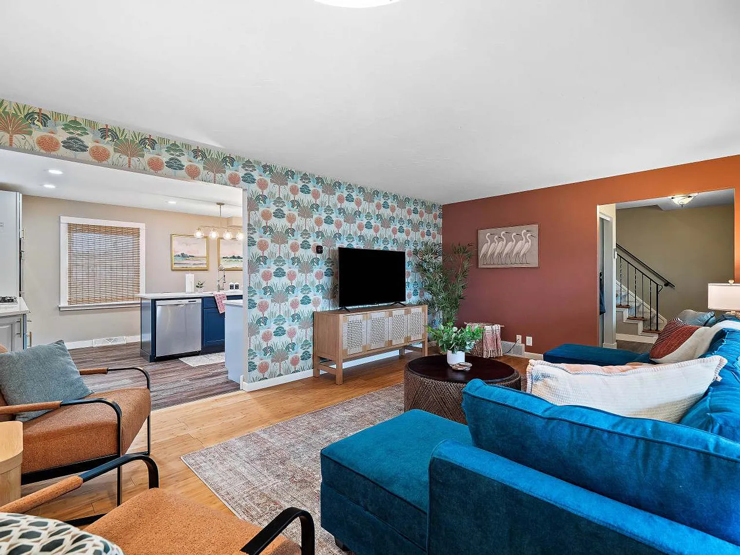 4 bed, 2.0 bath, 1614 sqft, $6,013 — Photo 3