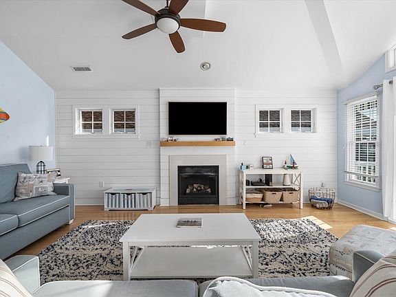 4th image of 1708 Wesley Ave #2