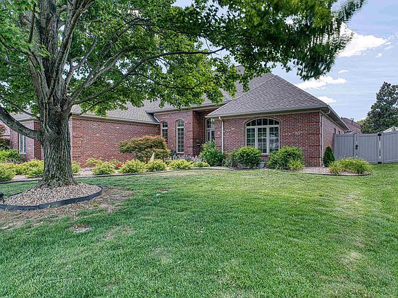 4th image of 2541 Windemere Dr