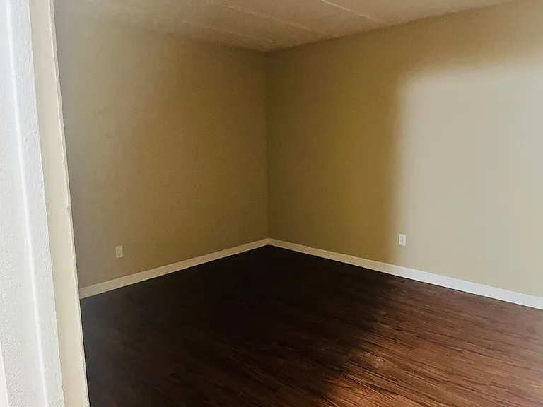 564 Maryland Ave — Photo 5