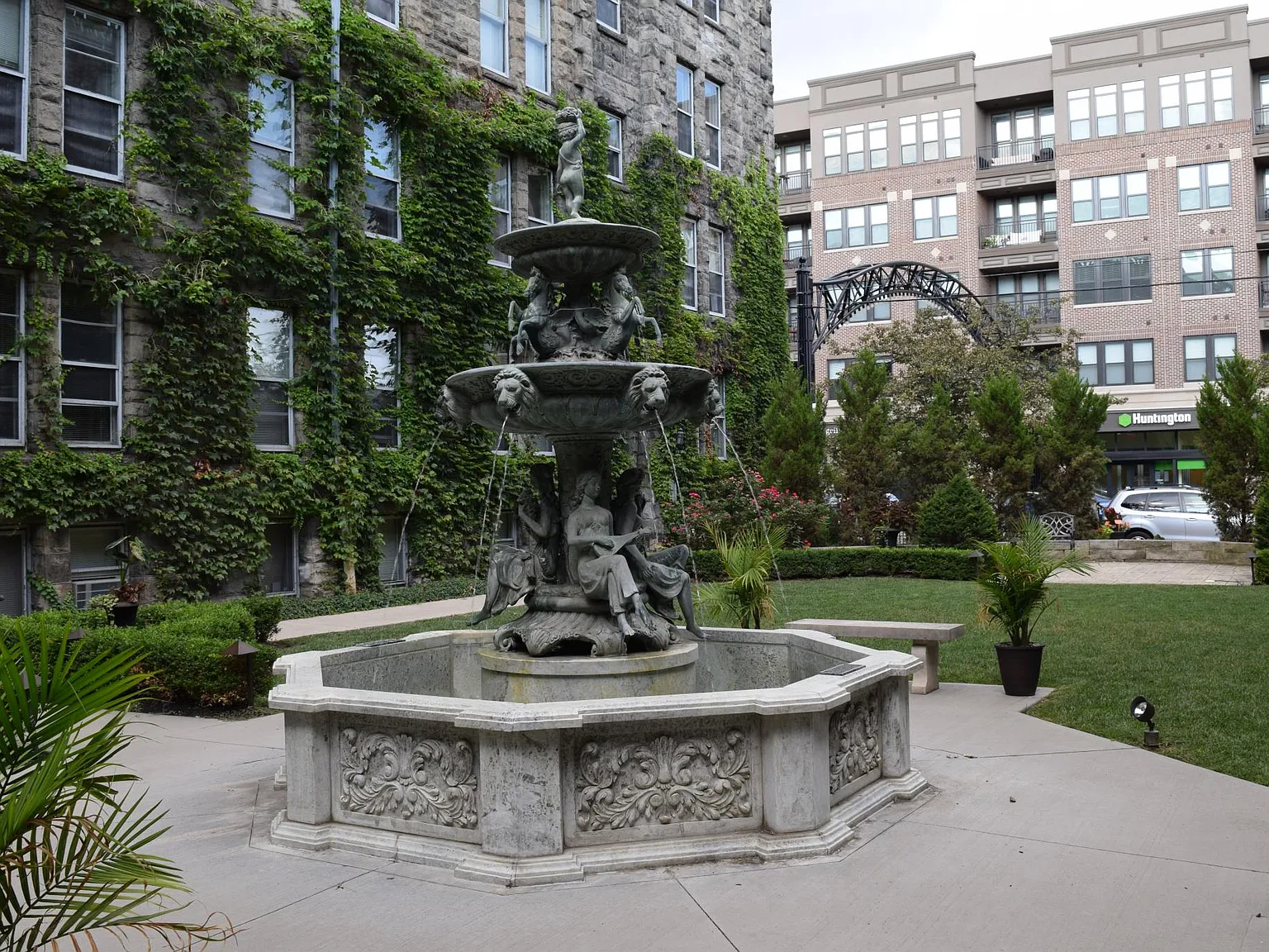 Greystone Court Apartments — Photo 2