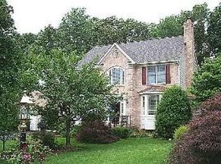 3319 Willow Glen Dr, Herndon, VA 20171
