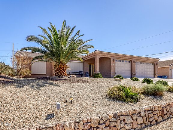 4th image of 690 Desert View Dr