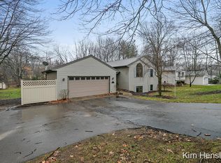 6516 Thimbleweed Ln NE, Rockford, MI 49341