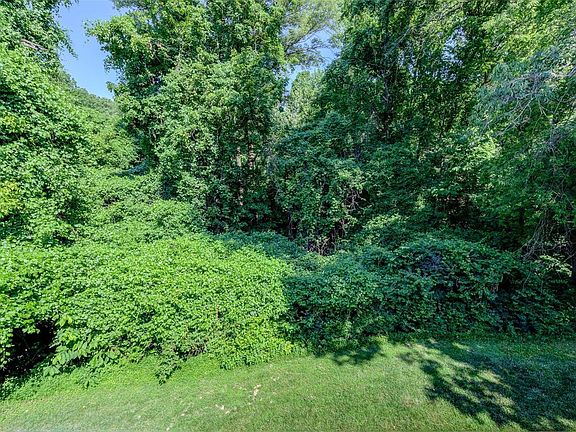 4th image of 2347 Seven Pines Dr Unit 6