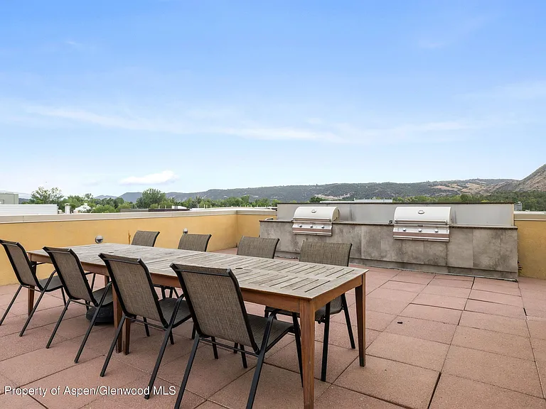 231 Robinson St #218 — Photo 17