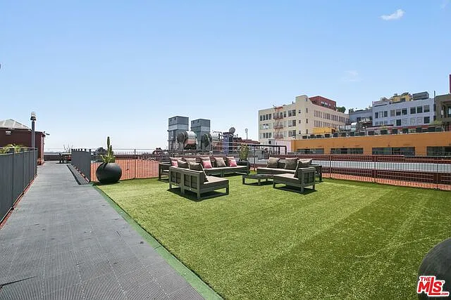 738 S Los Angeles St #305 — Photo 24