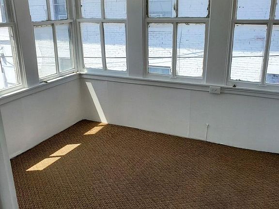 5th image of 709 Brown St #4