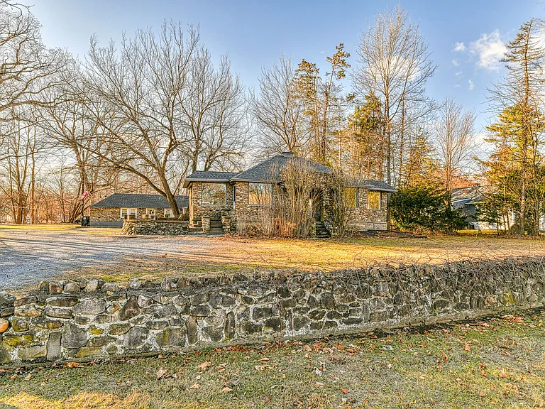 19 Innis Ave — Photo 26
