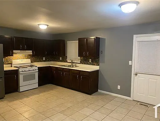 901 Pebble Ct — Photo 5