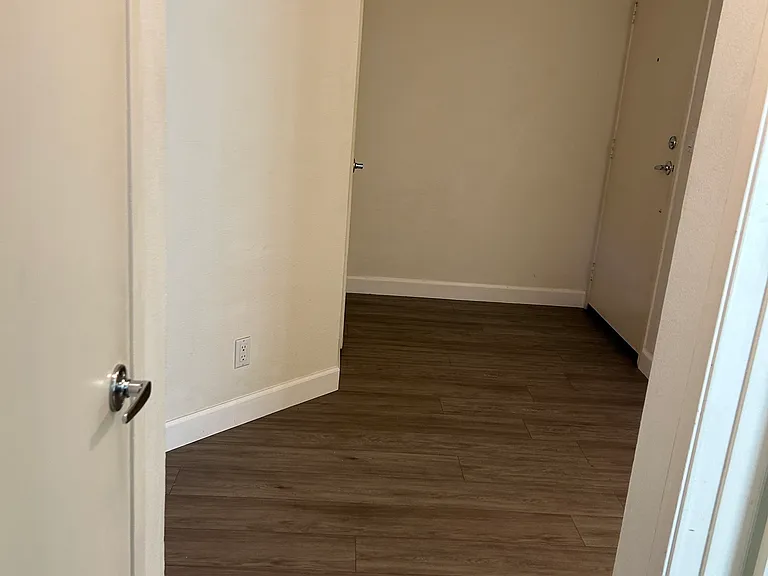 2045 Beloit Ave #106 — Photo 7