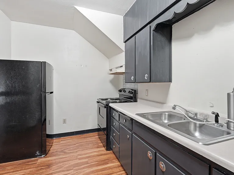 1418 E 9th St #1SB — Photo 4