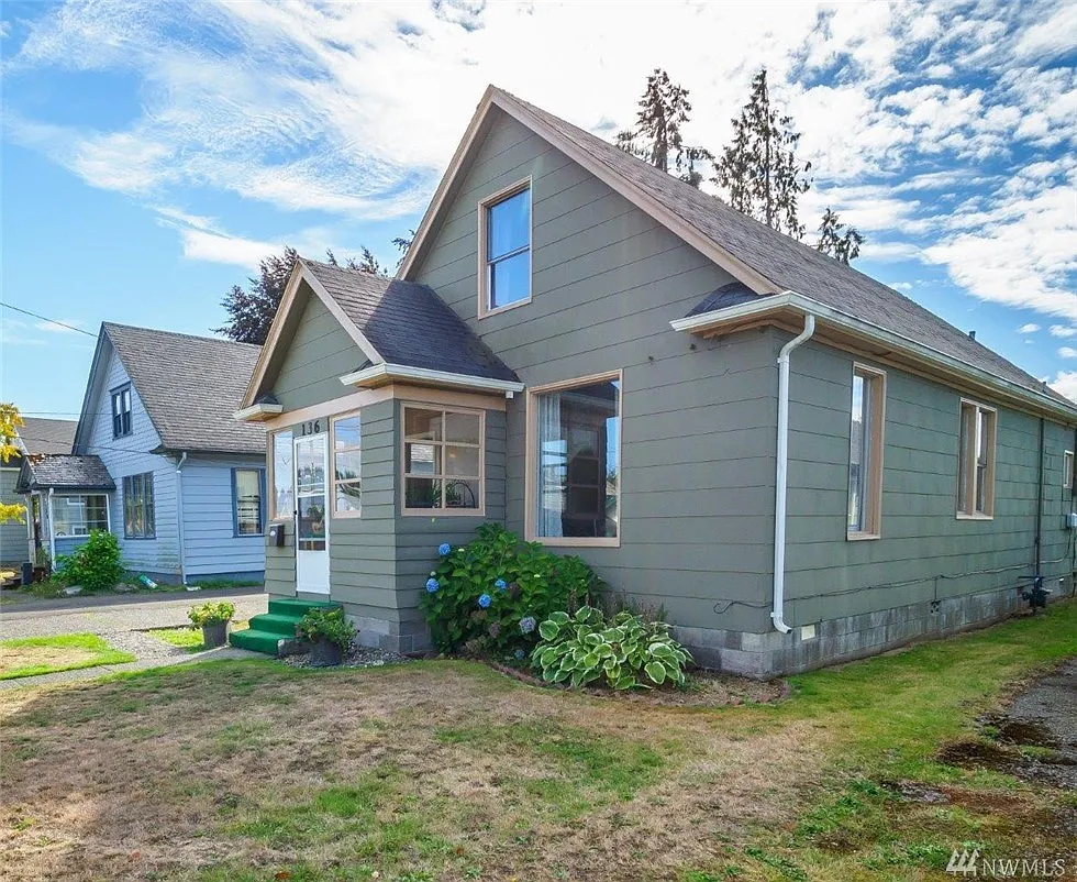 136 Karr Ave photo 1