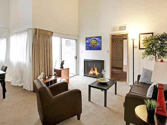 2nd image of 1339 N Columbus Ave Unit 320