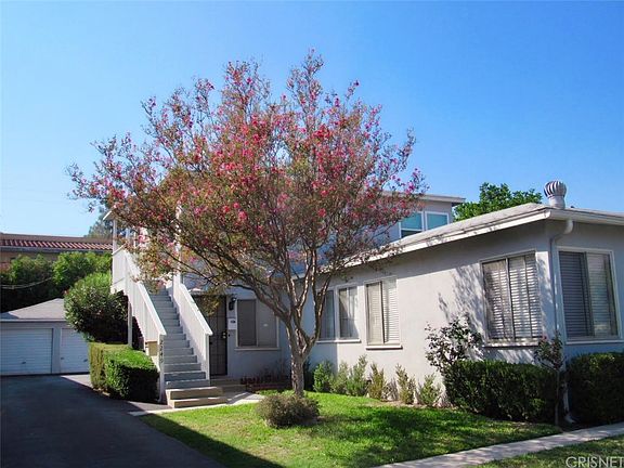 3rd image of 2247 N Catalina St