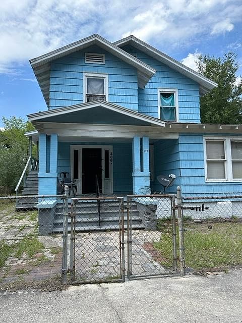 1st image of 209 W 18th St