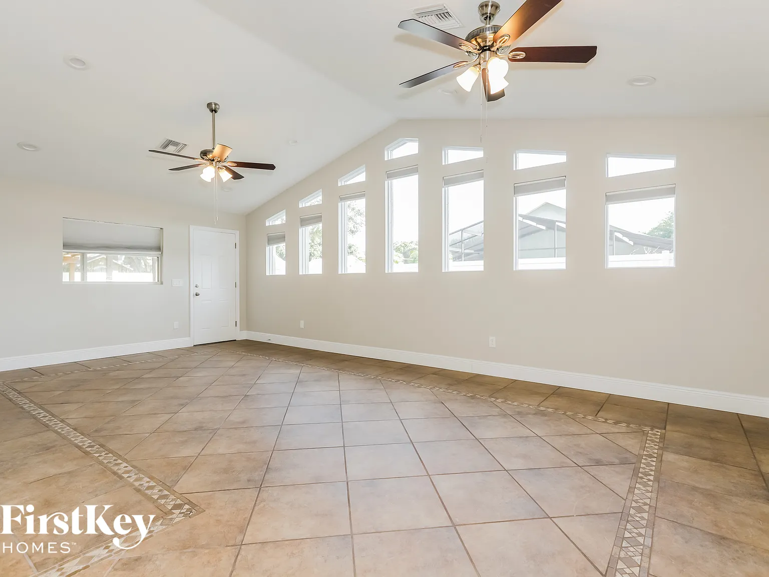 3 bed, 2.0 bath, 2442 sqft, $2,875 — Photo 4
