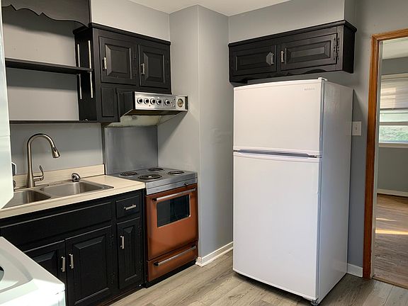 4th image of 8088B Vaughan Dr