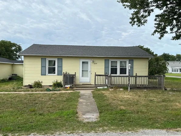 208 E Croan St, Irvington, IL 62848