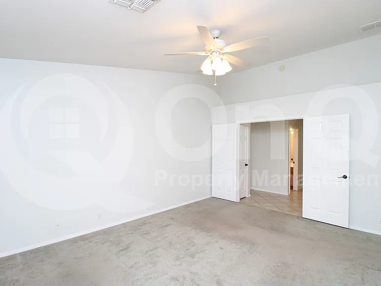 913 E Gary Ln — Photo 9
