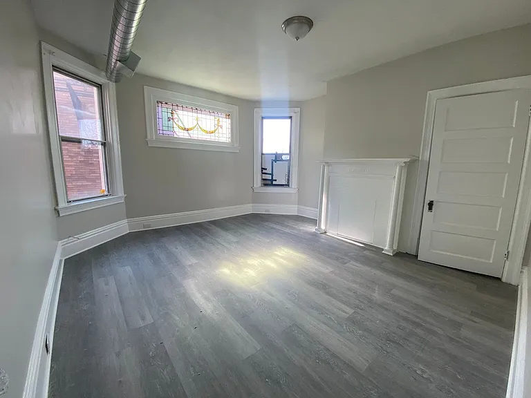 3 unit building in central area of Bellevue and steps away from Avalon areas of Pittsburgh. — Photo 7