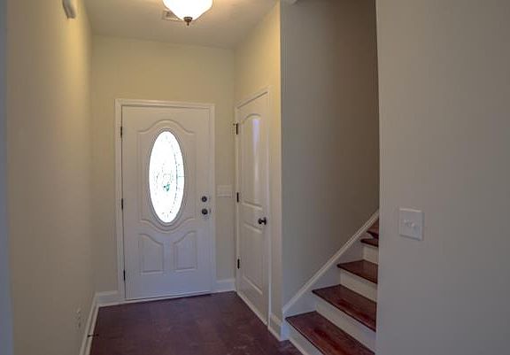2nd image of 118 Royal Oak Ct