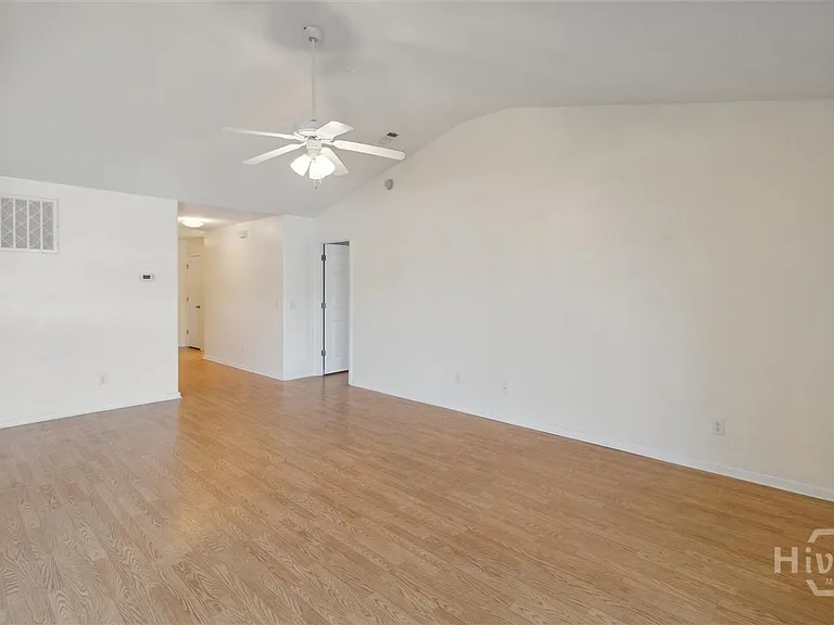 72 Lake Shore Blvd — Photo 6