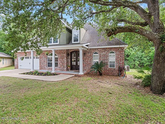 4th image of 960 Glen Oaks Dr